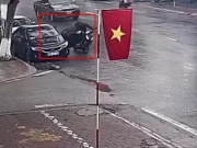 Tin tức trong ngày - Clip ghi cảnh tài xế ô tô mở cửa đột ngột, người đi xe máy ngã văng ra đường