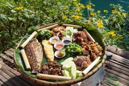 Ẩm thực - Mâm cơm &quot;view triệu đô&quot; ở Hà Giang có gì đặc biệt?