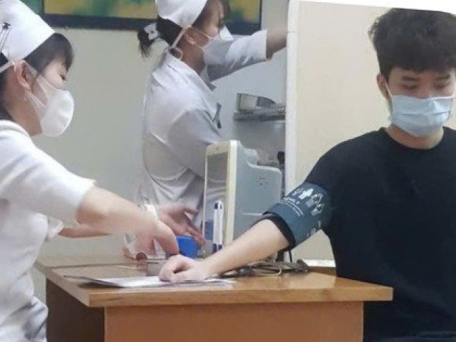 Hà Nội: Lo ngại biến chứng cúm, nhiều người đi tiêm vắc xin