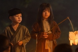 'Đèn âm hồn' vượt doanh thu phim Trấn Thành, Thu Trang