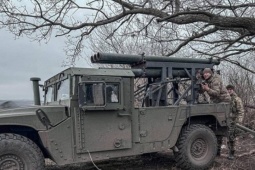 Thế giới - Cách Ukraine độ chế 'quái thú Humvee’ của Mỹ thành hệ thống pháo phóng loạt