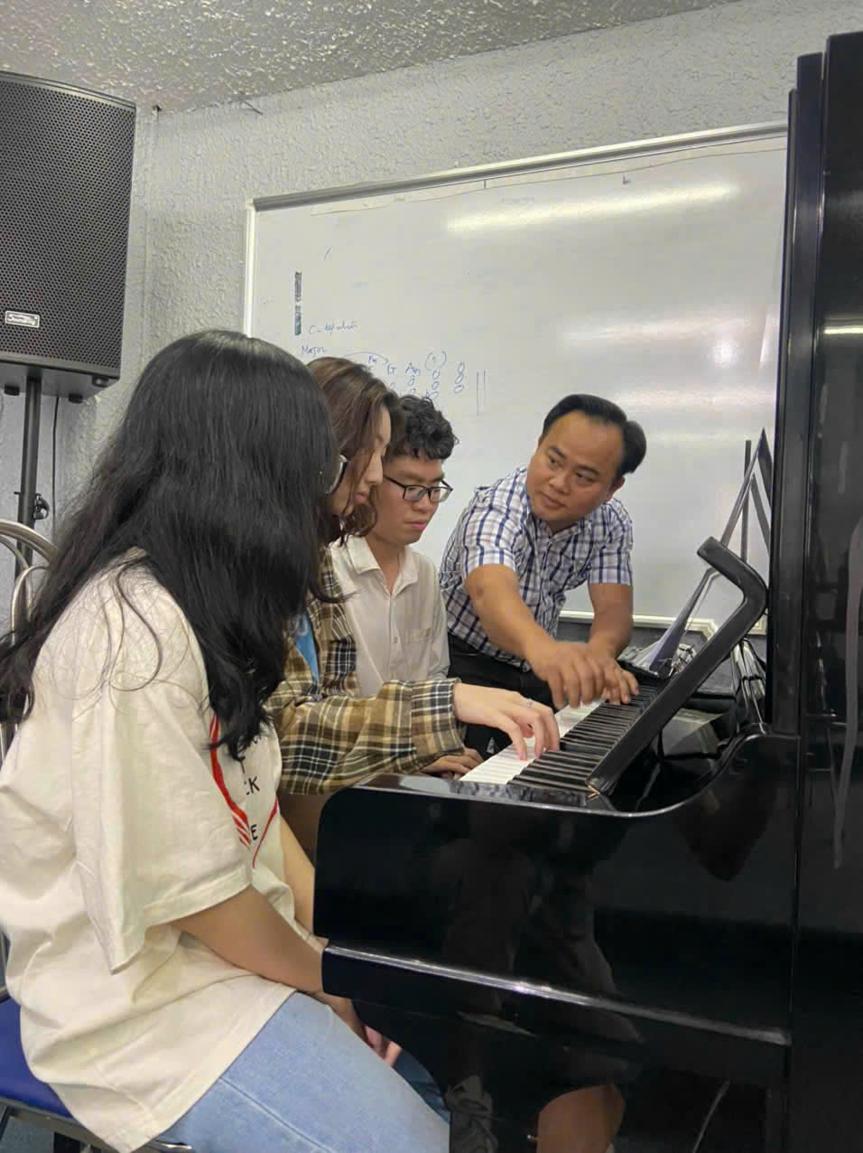 Giờ lên lớp cho sinh viên ngành piano – Đại học Văn Hiến TP.HCM