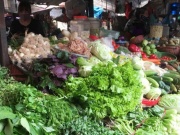 Thị trường - Tiêu dùng - Giá rau xanh rẻ như cho, thịt lợn bất ngờ tăng sau Tết