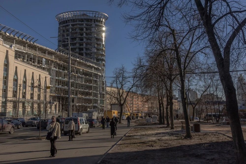Các tòa nhà bị hư hại sau ở thủ đô Kiev (Ukraine) vào ngày 19-1 sau khi bị trúng tên lửa. Ảnh: AFP