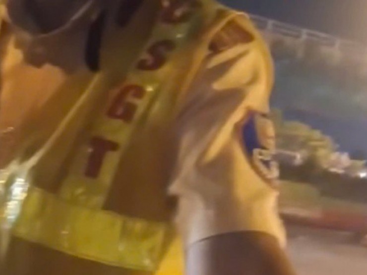 Thông tin mới vụ Cảnh sát giao thông quát tháo một cô gái