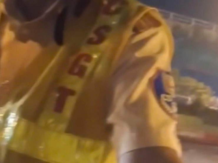 Đình chỉ thiếu tá cảnh sát giao thông có lời lẽ không chuẩn mực với cô gái