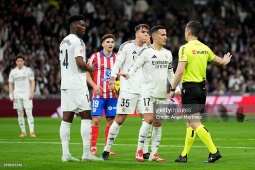 Bóng đá - Real chịu quả 11m tranh cãi trước Atletico, trọng tài &quot;đổ thêm dầu vào lửa&quot;