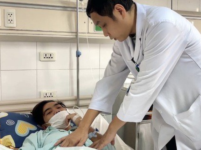 Nam thanh niên 18 tuổi vỡ đại tràng, trực tràng do bị bạn dùng vòi hơi xịt vào hậu môn