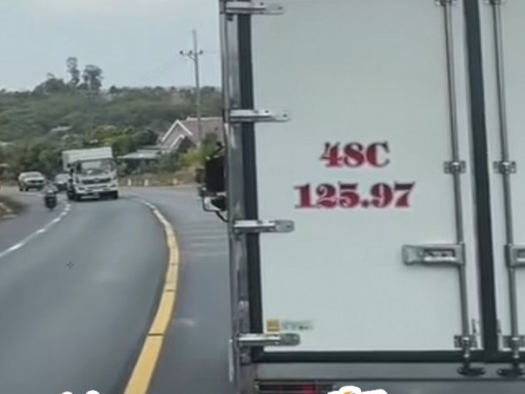 CSGT lên tiếng vụ tài xế xe tải cố tình chạy “rùa bò“, nghi vấn “chim mồi“