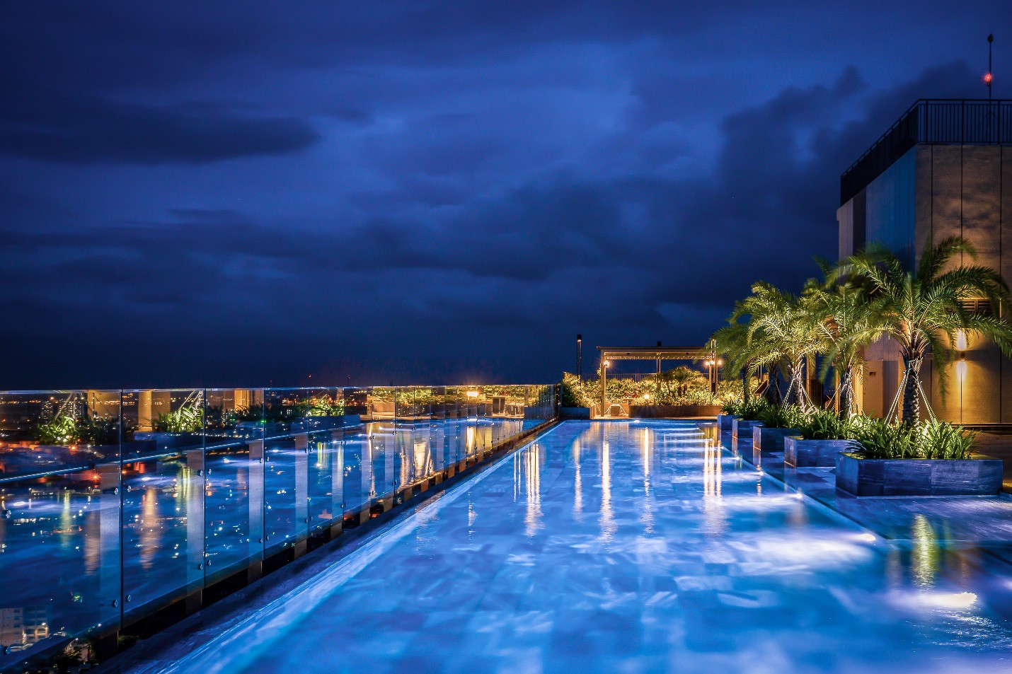 Hồ bơi vô cực trên cao tại dự án Sky89 (Quận 7, TP.HCM)