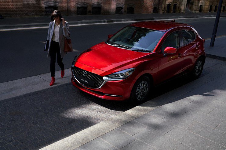 Mazda2 đối đầu Soluto: Đỉnh cao công nghệ chạm trán thực dụng tối giản - 11