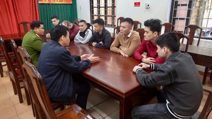 7 đối tượng bị triệu tập đến làm việc tại cơ quan công an.