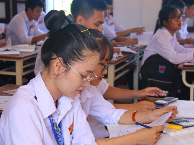 “Học sinh toàn đạt danh hiệu khá, giỏi sao phải lo chuyện đi học thêm?“