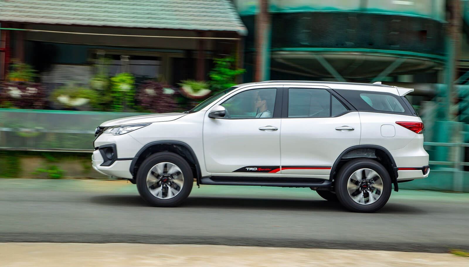 Toyota Fortuner có 3 tùy chọn động cơ.