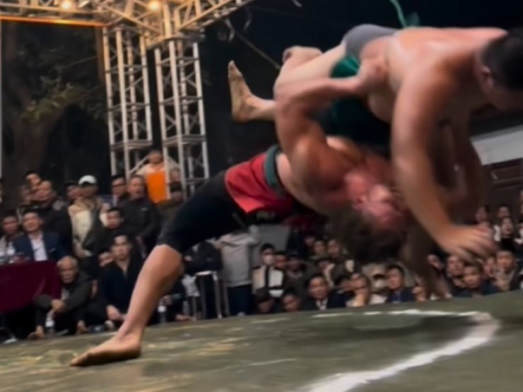 Tranh cãi luật hội làng không cho “Ông Tây“ thắng đô vật Thế Cử nặng hơn 100 kg