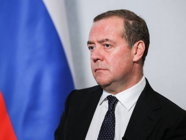 Ông Dmitry Medvedev nói “thời kỳ của châu Âu đã chấm dứt“