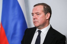 Ông Dmitry Medvedev nói  ' thời kỳ của châu Âu đã chấm dứt ' 