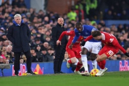 Trực tiếp bóng đá Everton - Liverpool: 2 cơ hội cho Doucoure và Harrison (Ngoại hạng Anh)