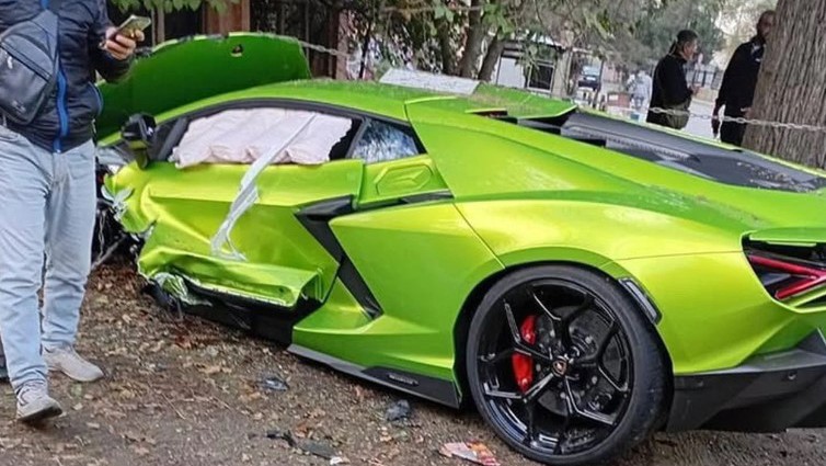 Lamborghini Revuelto gặp tai nạn, chủ xe phải chờ thêm 3 năm nữa - 2