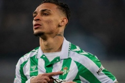 Fan MU sửng sốt khi Antony ghi bàn liên tục, ví như "Ronaldinho của Betis"