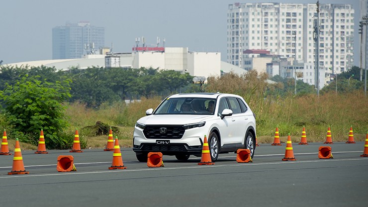 Giá xe Honda CR-V mới nhất tháng 2/2025, ưu đãi 100% lệ phí trước bạ - 3