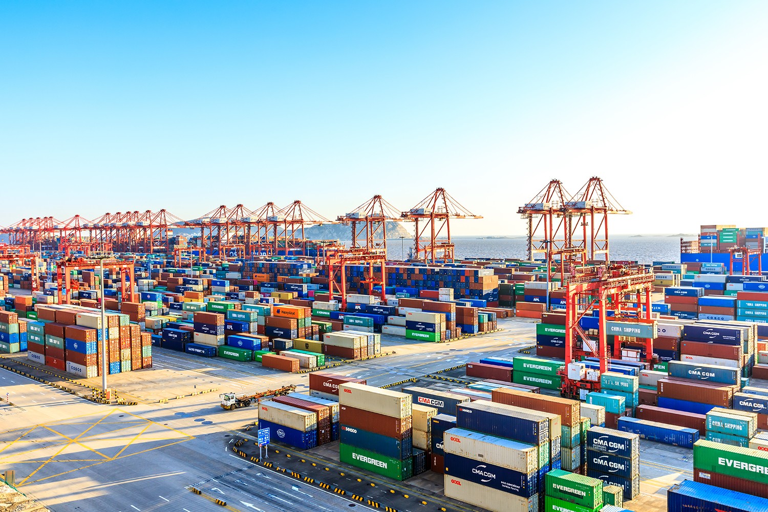 Thị trường kinh tế Việt Nam với nhiều tiềm năng phát triển mạnh mẽ, đặc biệt đối với các doanh nghiệp xuất nhập khẩu nông sản - cà phê.