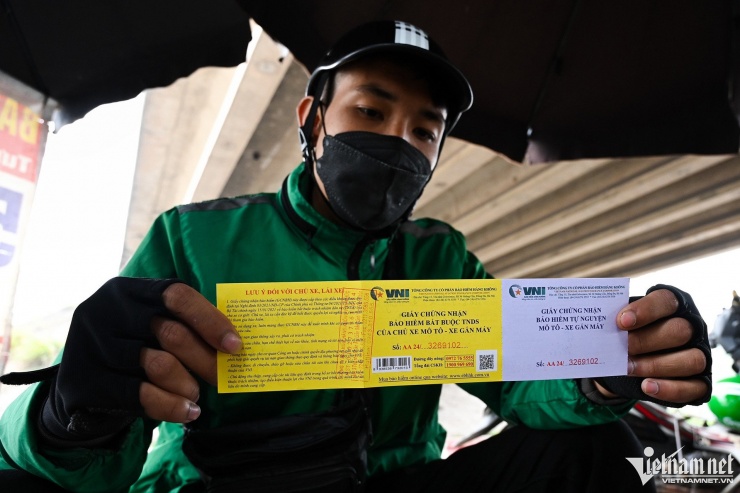 6 tháng đầu năm 2024, cả nước chỉ có khoảng 6,5 triệu xe máy tham gia bảo hiểm bắt buộc trách nhiệm dân sự của chủ xe cơ giới, chiếm khoảng 9% số lượng xe lưu hành. Ảnh: Hoàng Minh