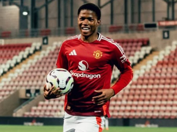 Tin mới nhất bóng đá sáng 15/2: Sao trẻ MU yêu cầu lạ, lộ HLV được “yêu“ nhất NHA