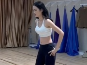 Hoa hậu Ý Nhi gây ý kiến trái chiều khi khoe clip tập luyện cho Miss World