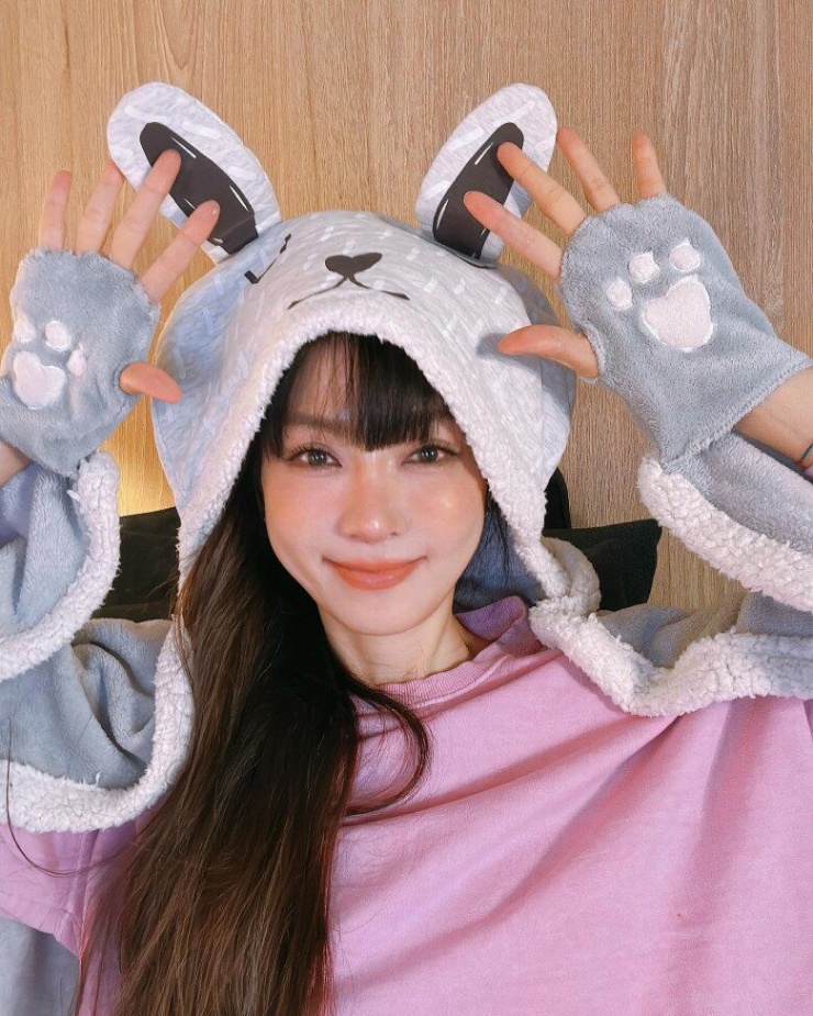 Nhìn những hình ảnh của Tạ Kim Yến ít ai biết rằng cô đã ở độ tuổi 50 với làn da trắng hồng không tỳ vết.
