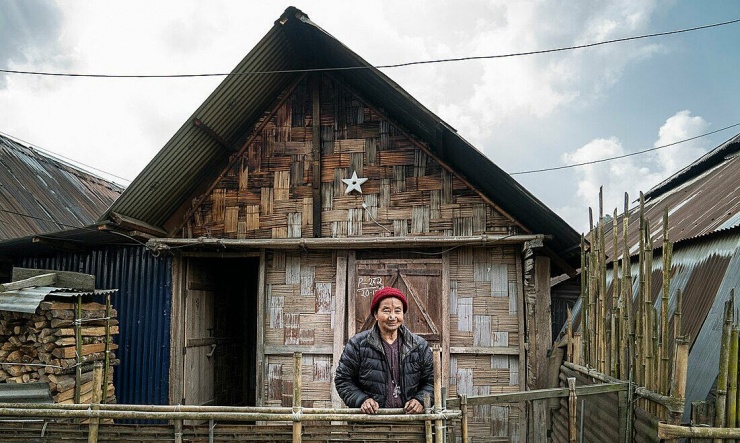 Bộ tộc bắt phụ nữ xăm mặt, bịt lỗ mũi để bớt đẹp - 8