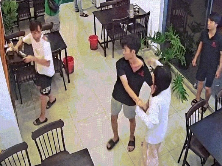 Nam thanh niên đập phá quán ăn ở TPHCM