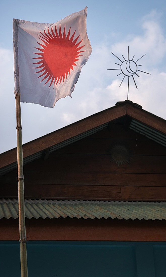 Bộ tộc bắt phụ nữ xăm mặt, bịt lỗ mũi để bớt đẹp - 7