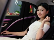 Thị trường - Tiêu dùng - Cận cảnh Lọ Lem - con gái MC Quyền Linh “đập hộp” ô tô Maybach hơn 9 tỷ đồng
