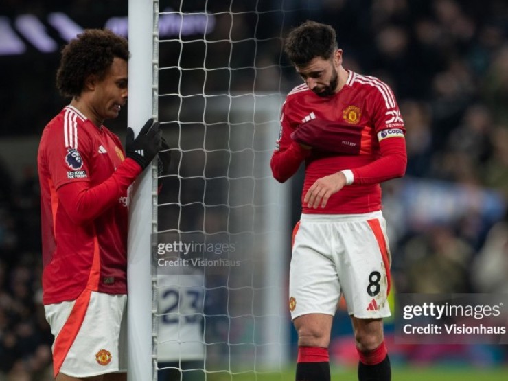 Cuộc chiến 2 kẻ “lạc lối“: MU càng đi càng xa, Tottenham ngược dòng về bờ