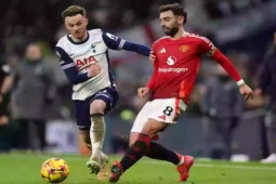 MU bị chê đá tệ hơn đội U10, fan bức xúc vì không thay Casemiro sớm