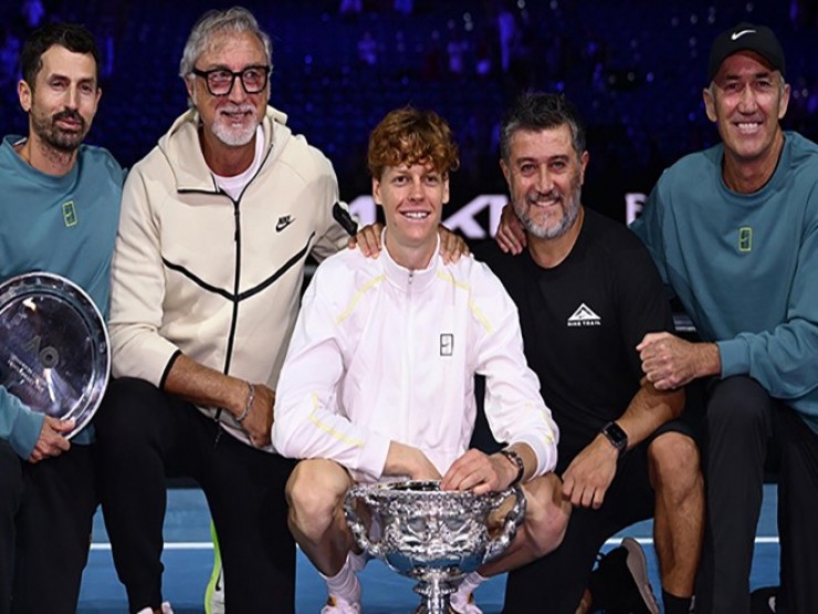 Sinner nhận “mưa chỉ trích” vụ bị cấm 3 tháng, Alcaraz quyết đòi ngôi số 1