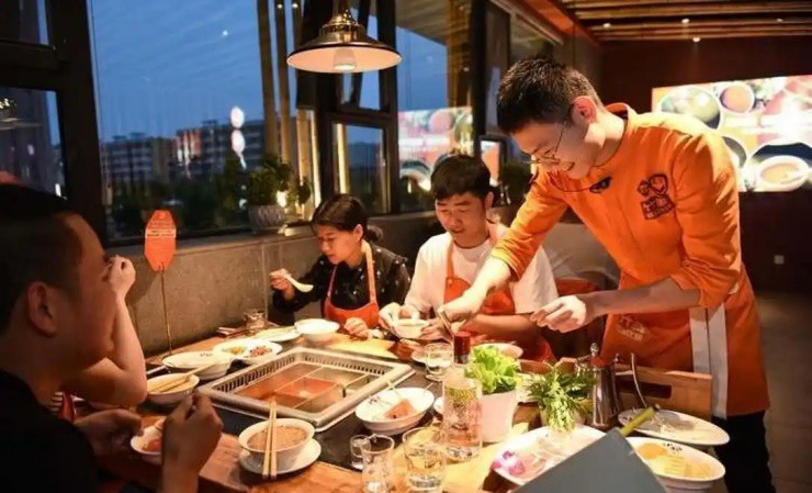 GenZ kiếm trăm triệu/tháng nhờ làm 3 nghề cùng lúc - 1