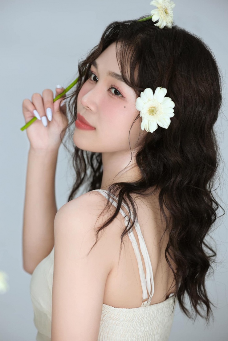 Khánh Linh: Nữ kiếm thủ 2K xinh như mộng, thích diện bikini - 8