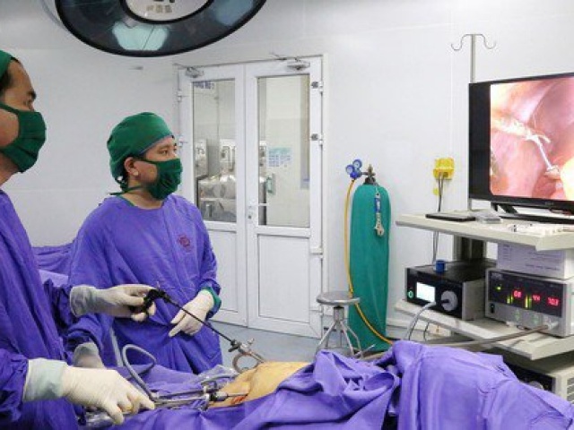 Hai người bị xương cá ““đi lạc““ tới tụy và bàng quang