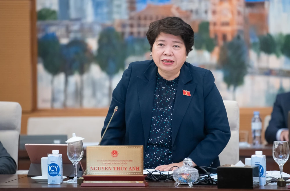 Quốc hội cũng thông qua nghị quyết miễn nhiệm chức vụ Chủ nhiệm Ủy ban Xã hội, Ủy viên Ủy ban Thường vụ Quốc hội với bà Nguyễn Thúy Anh. Ảnh: QH