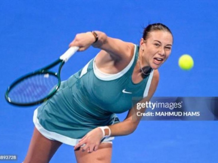 Mỹ nhân từng bỏ tennis vì “vòng 1 quá khổ“, rũ bùn đứng dậy sáng lòa