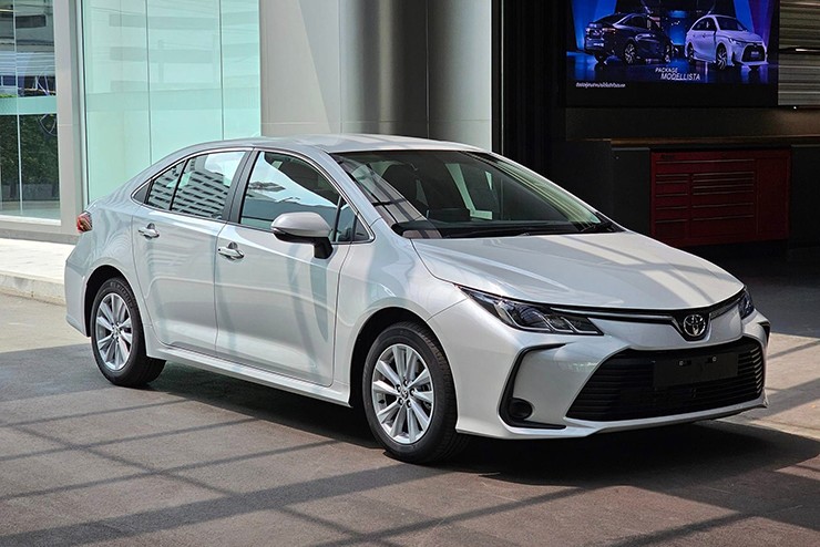 Giá xe Toyota Corolla Altis niêm yết và lăn bánh tháng 2/2025 - 1