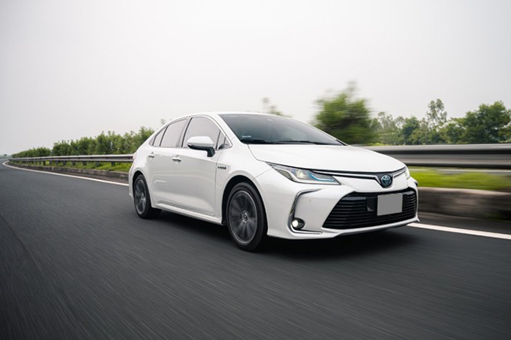 Giá xe Toyota Corolla Altis niêm yết và lăn bánh tháng 2/2025 - 8