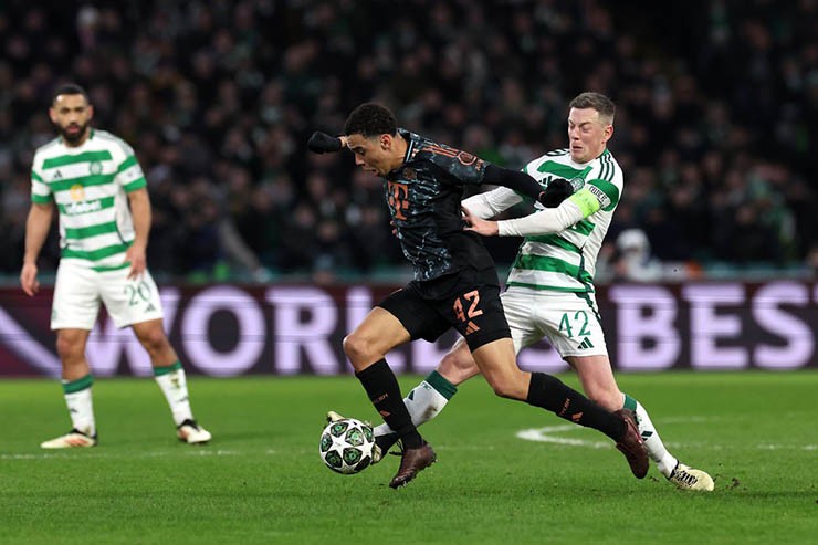 Bayern (áo đen) có lợi thế lớn trước Celtic