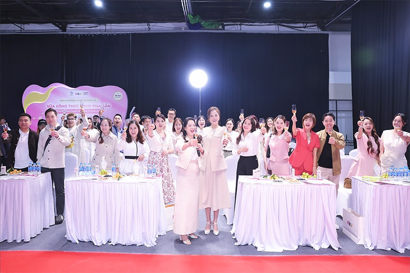 Sự kiện ra mắt sữa Hikid pha sẵn là bước tiến mạnh mẽ của Phương Linh và Hikid tại Việt Nam&nbsp;