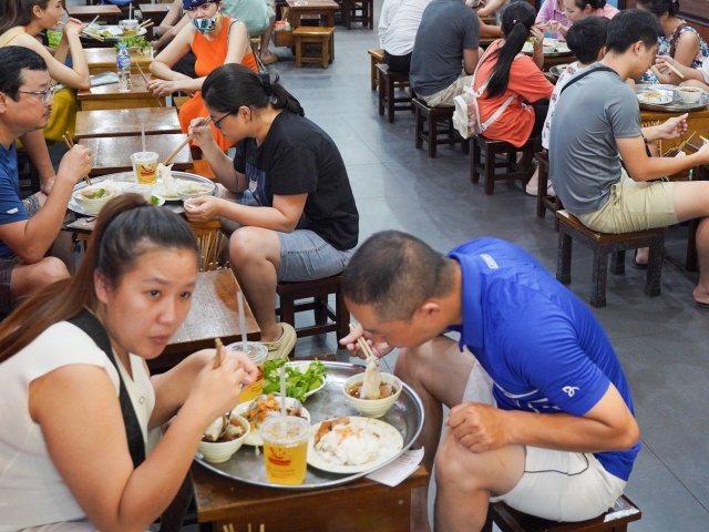 Top 5 quán bánh cuốn ngon 'hết nước chấm' ở Hà Nội