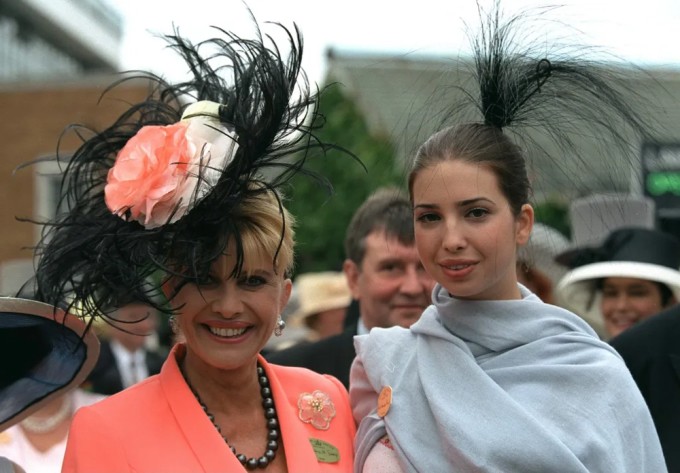 Ivana và Ivanka đi xem đua ngựa Ascot ở Anh năm 1999.