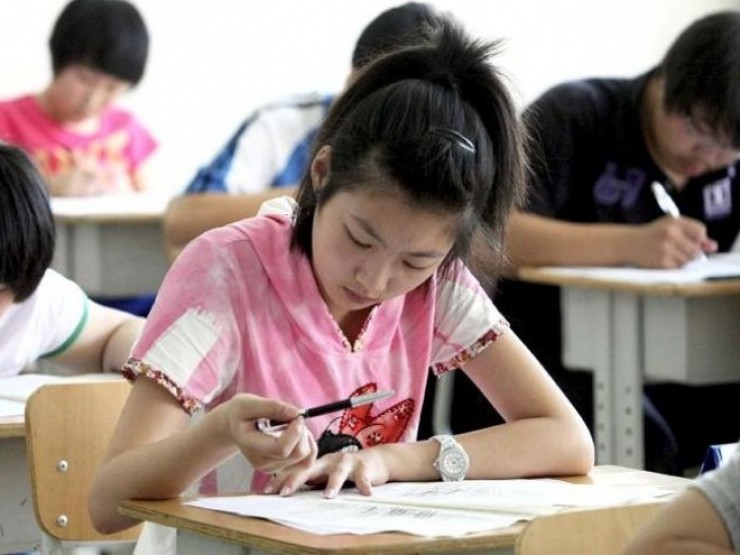 Mẹ bất lực vì chi 70 triệu tiền học thêm nhưng con gái về nhà là không muốn học