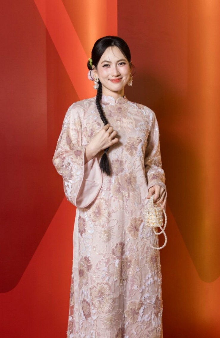 Một trong những điều cần chú ý là chất liệu vải đừng nên quá mỏng, hoay nếu cắt xẻ cũng nên tính toán sao cho an toàn. 